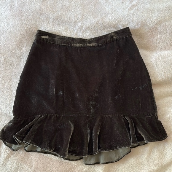 Madewell velvet grey skirt. Ruffled bottom. - Picture 2 of 3